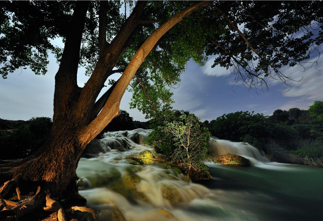 Paisaje nocturno de larga exposición fotografiado por Mario Rubio