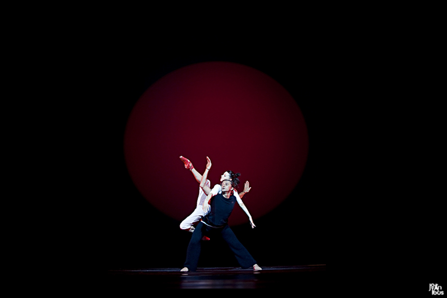 Bailarines en escena, fotografía de ballet por Joan Tous