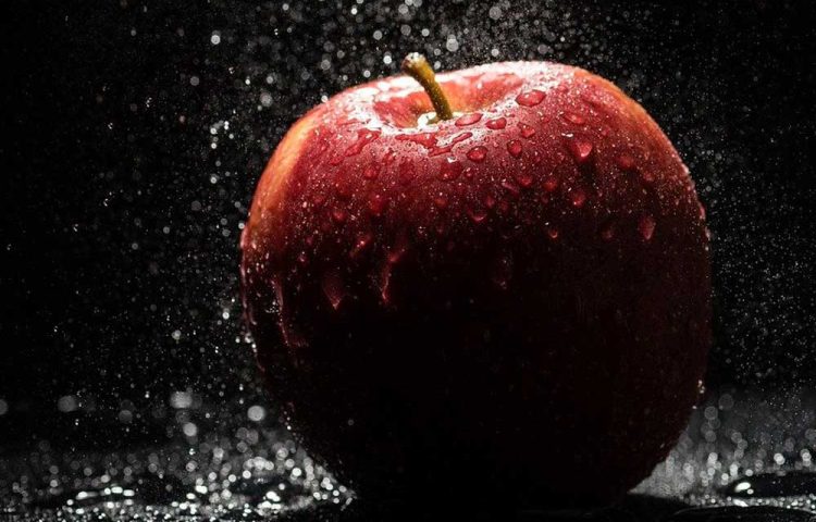 Flash congela manzana en bodegón