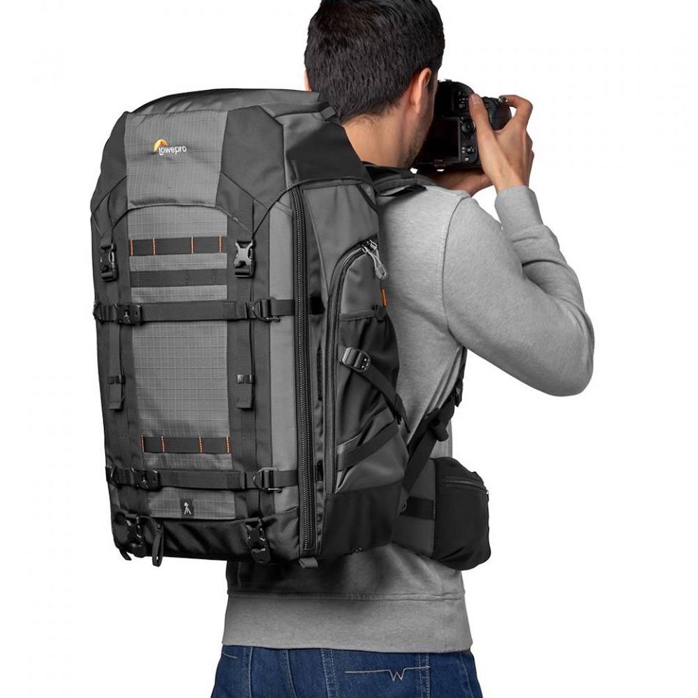 Mochila Lowepro Pro Trekker BP 550 AW II al hombro para fotógrafos profesionales