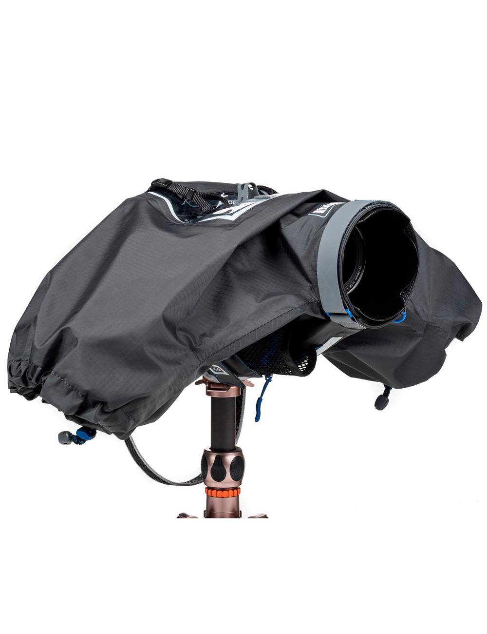 Funda impermeable para cámara de fotografía protegiendo equipo de lluvia y humedad