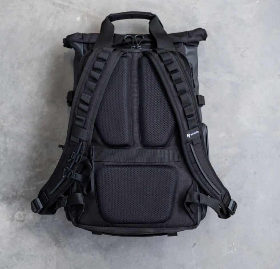 WANDRD Prvke panel trasera y soporte Mochila WANDRD Prvke mostrando el panel trasero acolchado y soporte ergonómico para mayor comodidad al transportarla