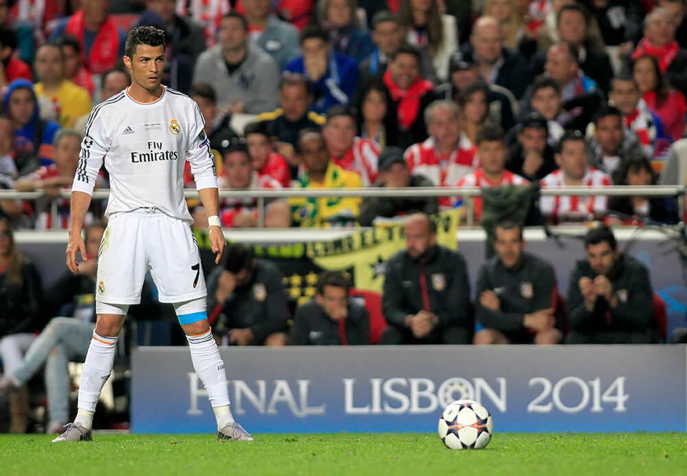 Cristiano Ronaldo en acción, fotografía deportiva por Miguelez