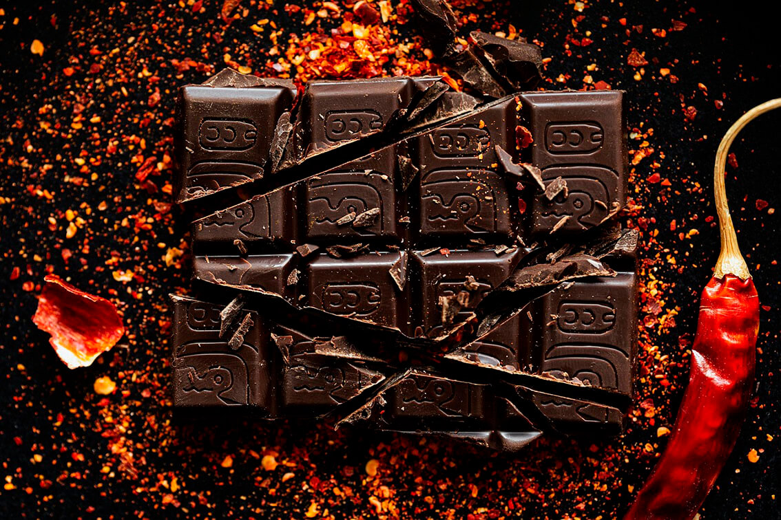 Ejemplo de fotografía gastronómica con colores complementarios en postres de chocolate