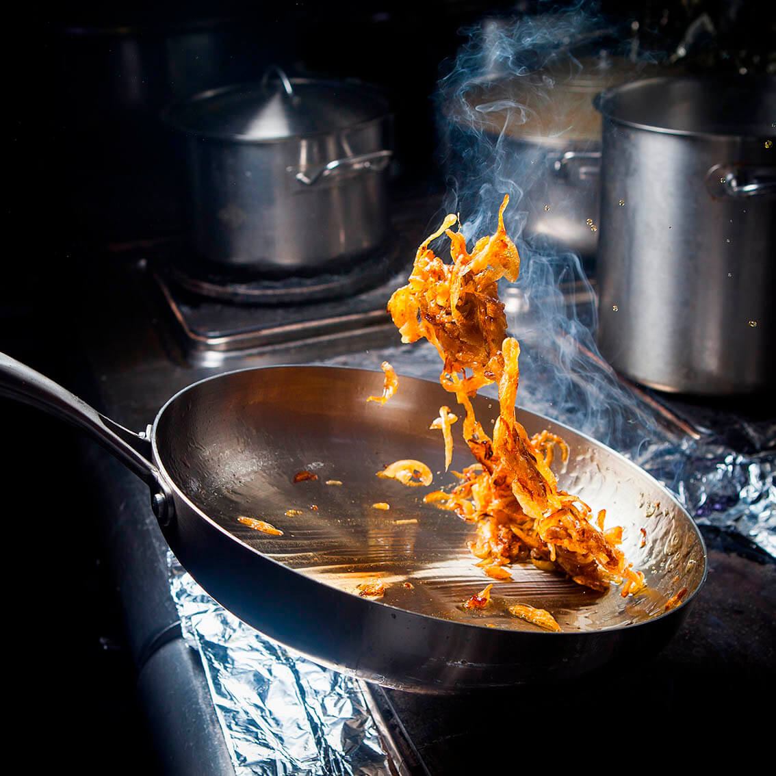 Técnica para congelar movimiento en fotografía gastronómica con flash
