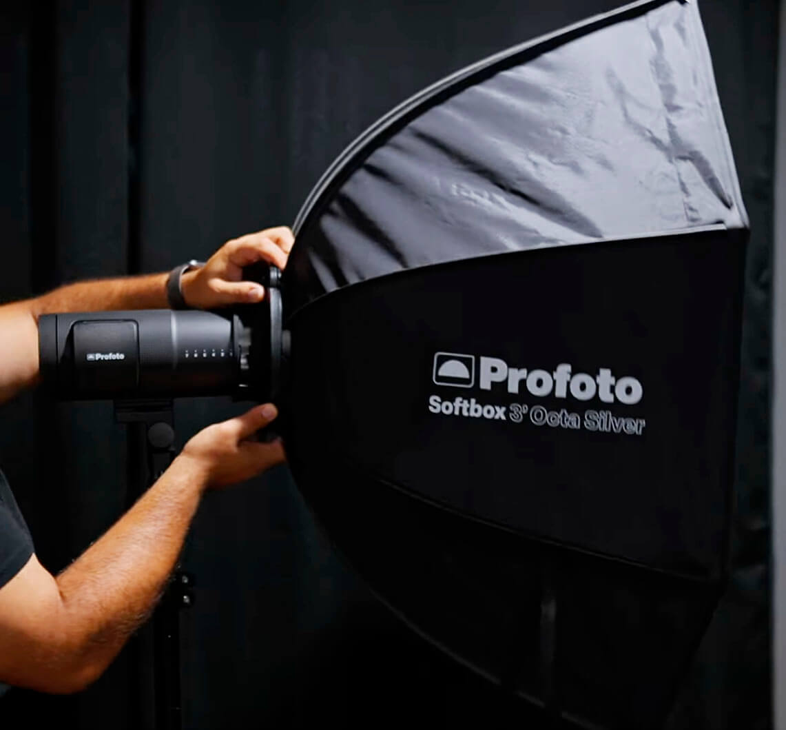 Profoto B30 con softbox en estudio fotográfico