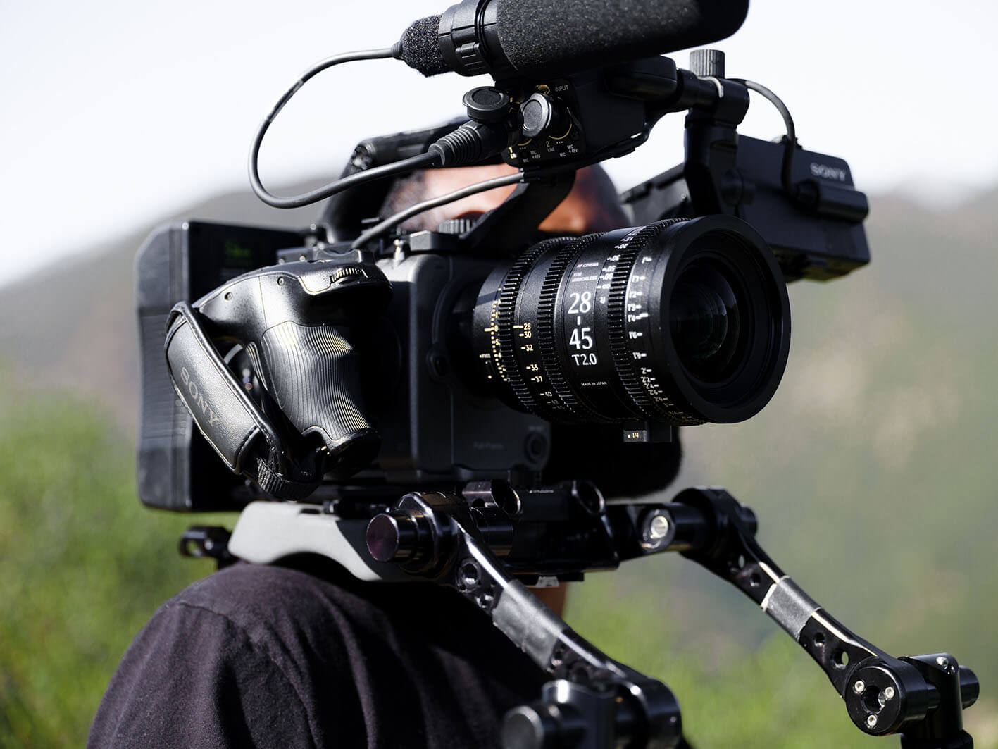 Dimensiones y especificaciones del Sigma 28-45mm T2 FF para cine profesional