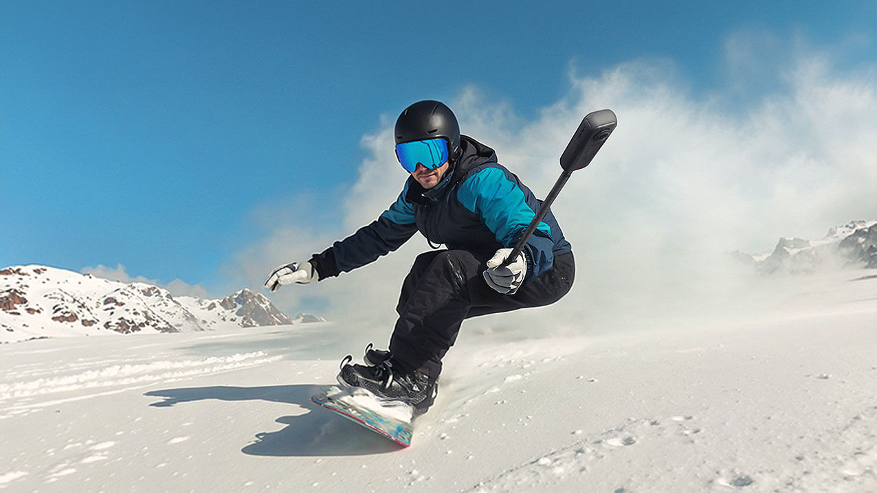 Insta360 X4 Air en uso durante una grabación deportiva Deportes de acción con la cámara Insta360 X4 Air durante una grabación deportiva