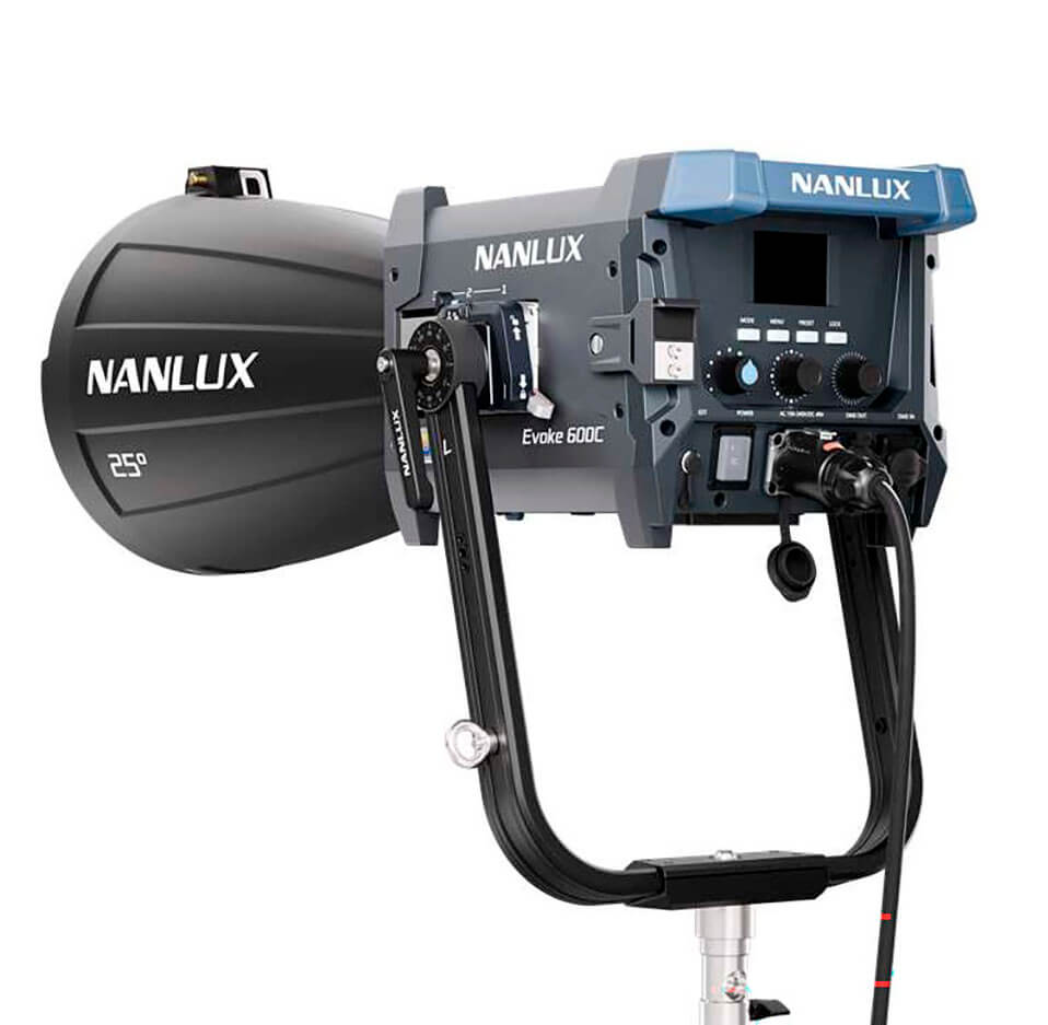 Nanlux Evoke 600C Kit con maleta Trolley – Foco LED RGBW Nanlux Evoke 600C Kit con maleta Trolley – Foco LED RGBW