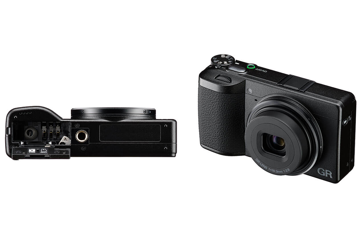 Ricoh GR IV HDF vista inferior de la cámara Ricoh GR IV HDF vista inferior mostrando controles y diseño compacto