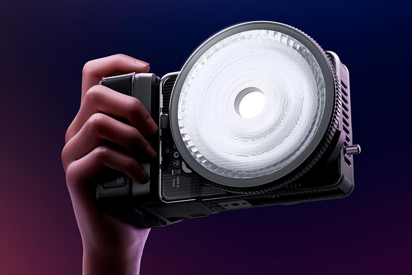 Zhiyun Molus X200 con lente Fresnel compacta