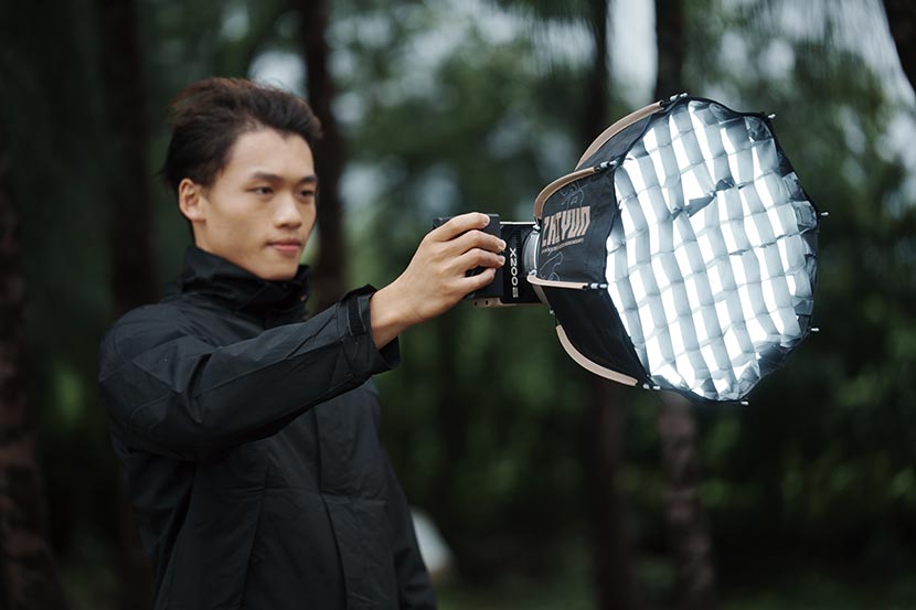 Zhiyun Molus X200 con montura Bowens nativa