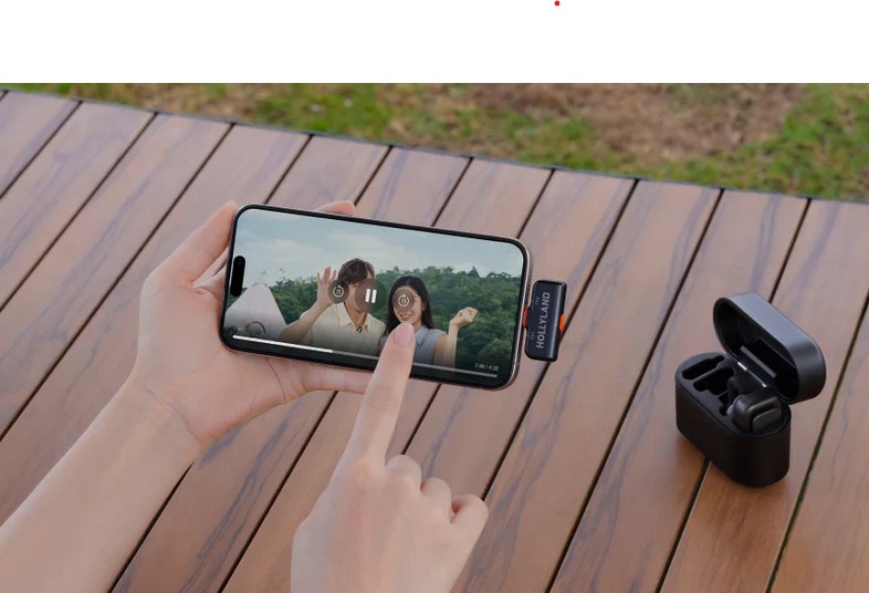 Lavalier inalámbrico en uso Lavalier inalámbrico utilizado con smartphone