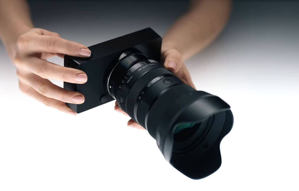 Sigma 17-40mm F1.8 DC DN Art montado en cámara APS-C