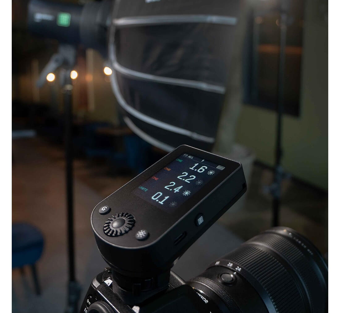 Elinchrom Transmitter Pro X montado en cámara para controlar flashes
