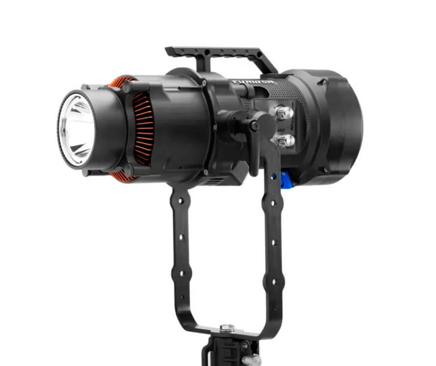 Maxima Furiosa: luz LED bicolor de 80.000 lúmenes con montura Profoto o Bowens Maxima Furiosa: luz LED bicolor de 80.000 lúmenes con montura Profoto o Bowens