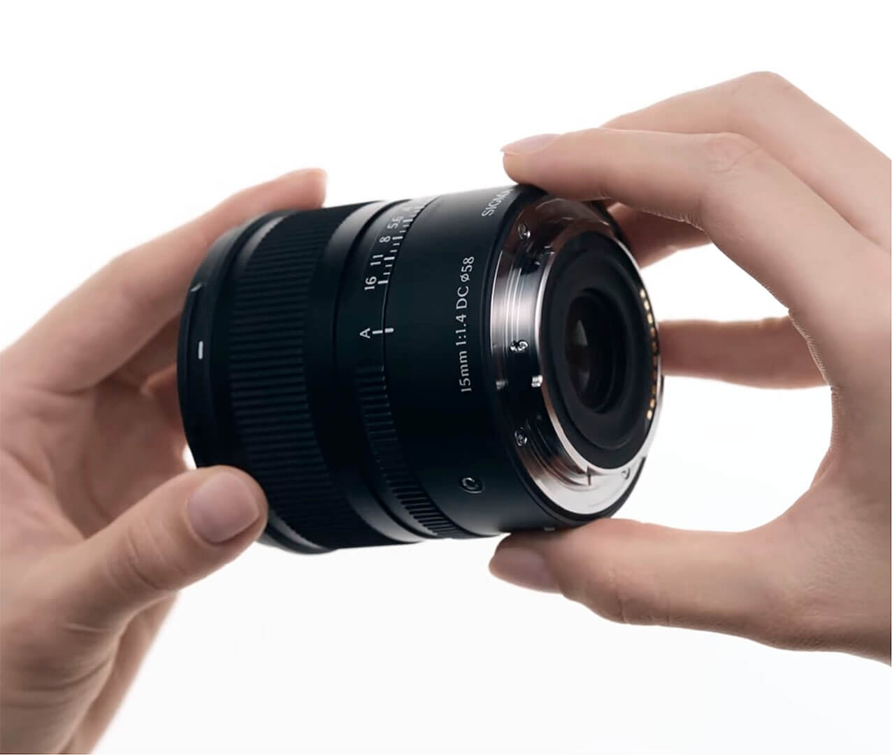 Sigma 15mm F1.4 DC Contemporary compacto para cámara APS-C