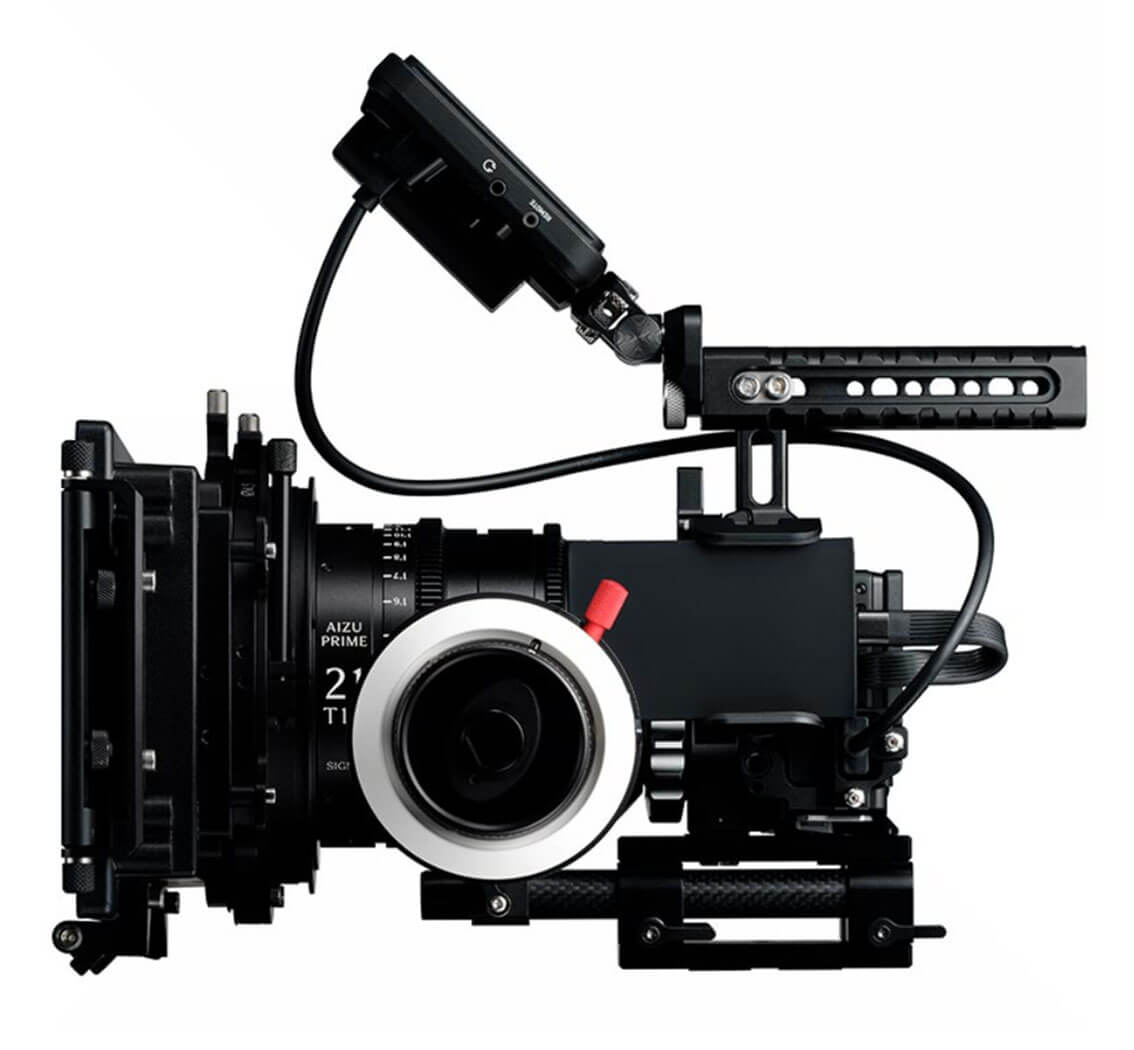 Sigma FP2 integrada en una configuración de cámara para producción cinematográfica