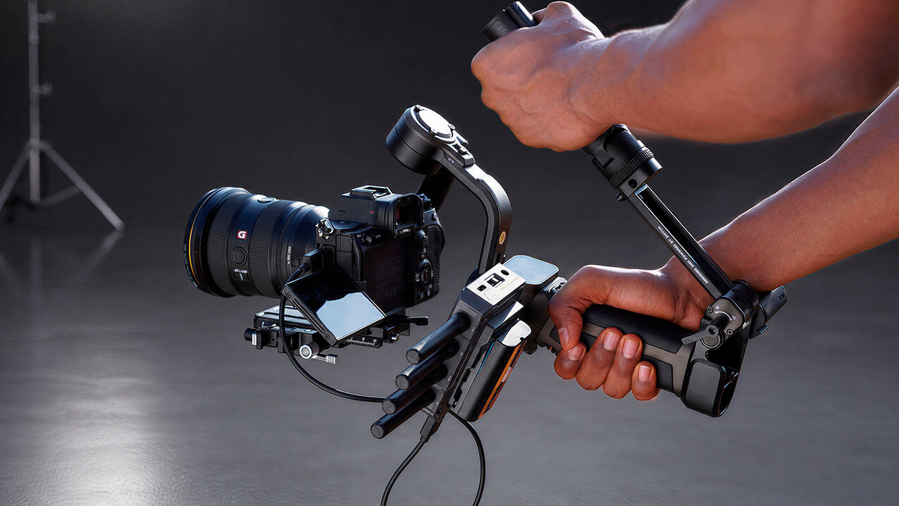 Zhiyun Weebill 5 con cámara instalada sobre estabilizador de tres ejes